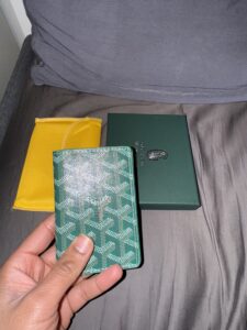 Vertical Bifold Wallet photo review